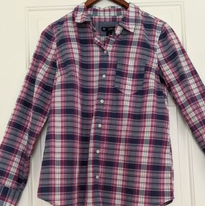 GAP Plaid boyfriend fit button down shirt.